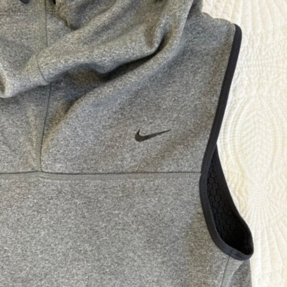 Nike Therma-Fit Grey Vest XS Women’s Pullover Athletic Layer - Picture 3 of 5